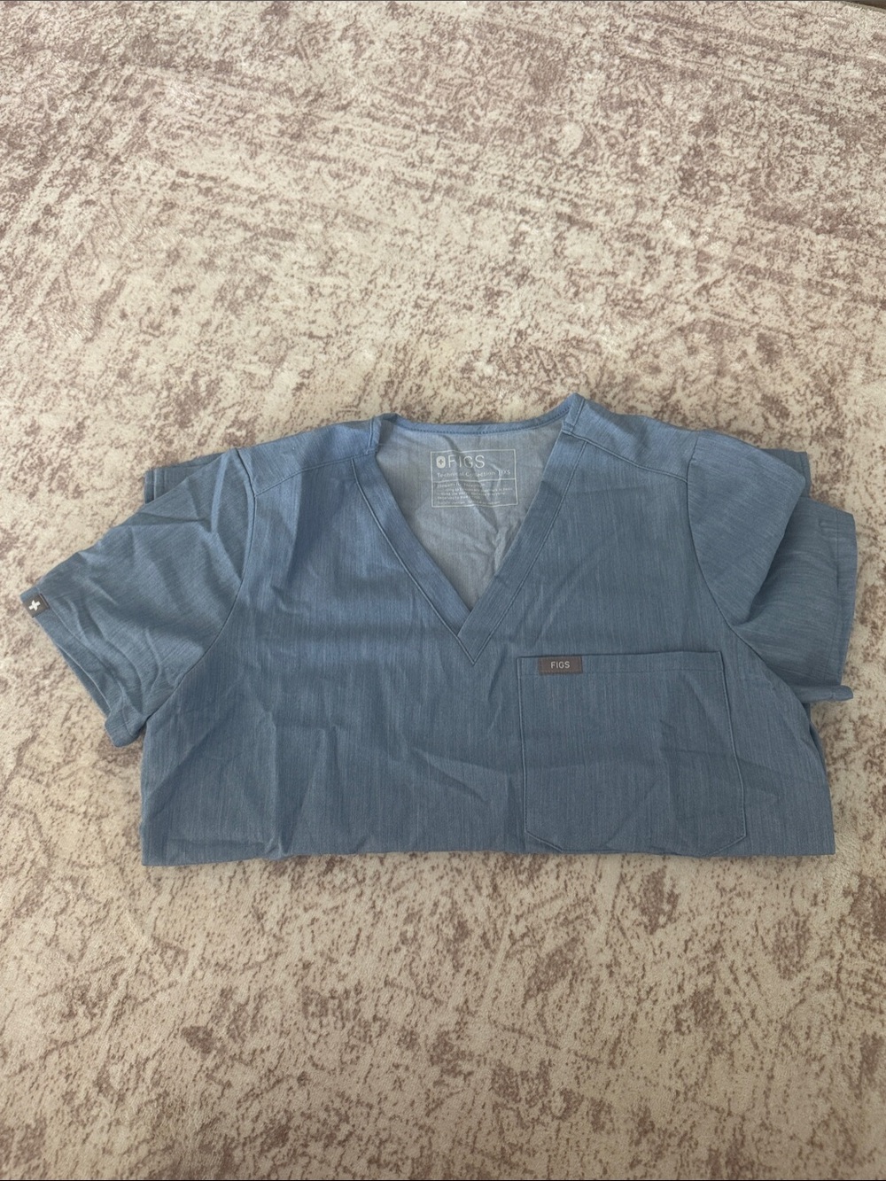 Figs Women’s V-Neck Scrub Top in Denim Blue